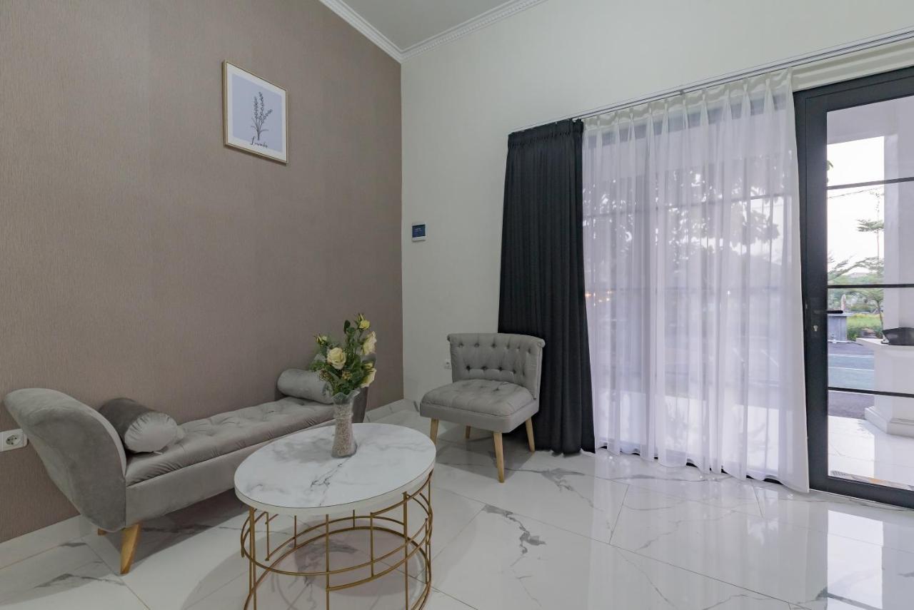 Urbanview Hotel Khayrizsan Tasikmalaya By Reddoorz Экстерьер фото